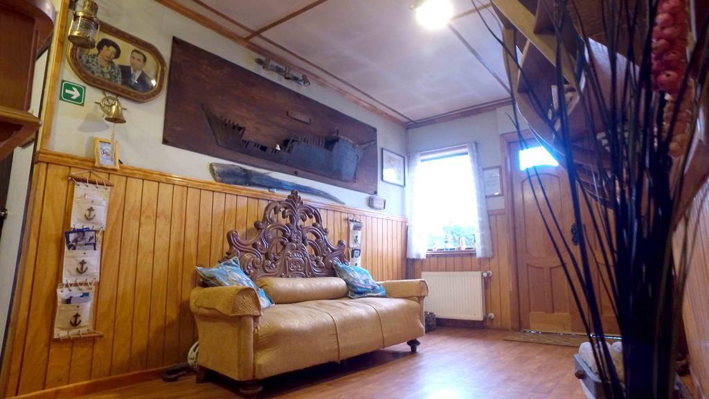 Hostal Victoria Punta Arenas Luaran gambar
